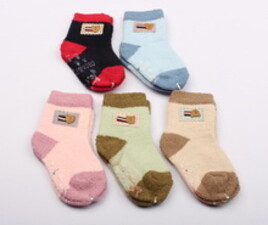 جوراب حوله ای استپ دار(3-2 سال)