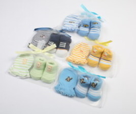 ست جوراب و دستکش carter's