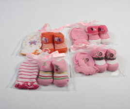 ست جوراب و دستکش Careter’s