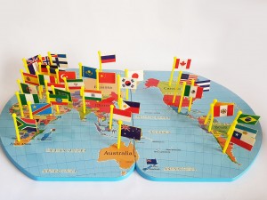 پازل چوبی نقشه جهان با پرچم