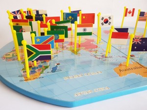 پازل چوبی نقشه جهان با پرچم