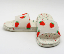 دمپایی مدل توت فرنگی