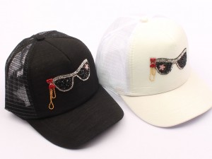 کلاه لبه دار طرح عینک (6 سال به بالا)