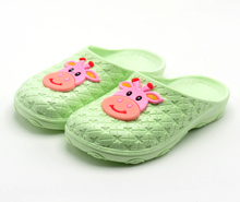 دمپایی جلو بسته سبز