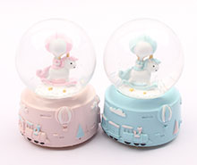 گوی  شیشه ای موزیکال اسب تک شاخ