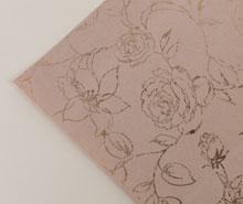 کاغذ کادو کرافت طلاکوب با طرح گل