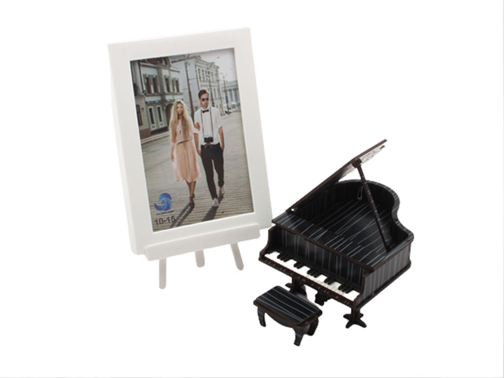 قاب عکس پایه دار