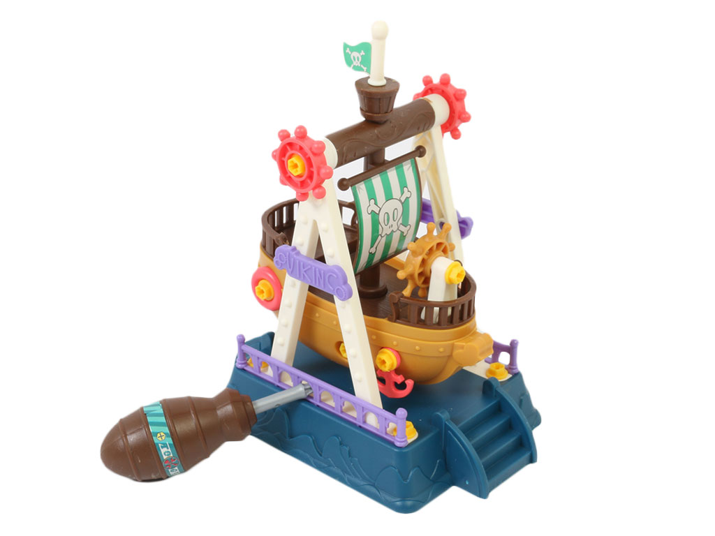 کشتی دزدان دریایی ساختنی