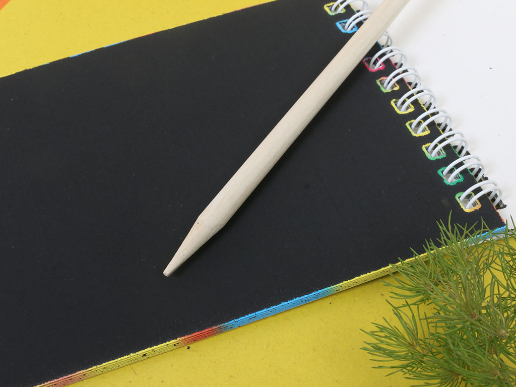 دفترچه نقاشی مدل جادویی همراه با مداد