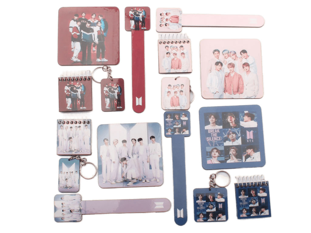ست دفترچه، بوک مارک، زیر لیوانی و جاسوئیچی طرح BTS