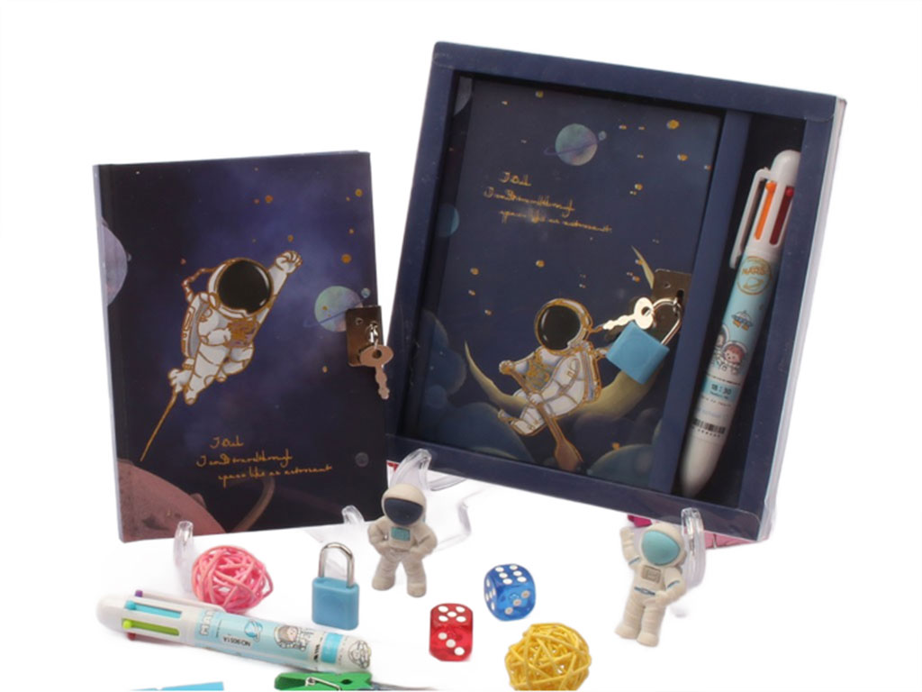 دفترچه خاطرات پسرانه فضانورد