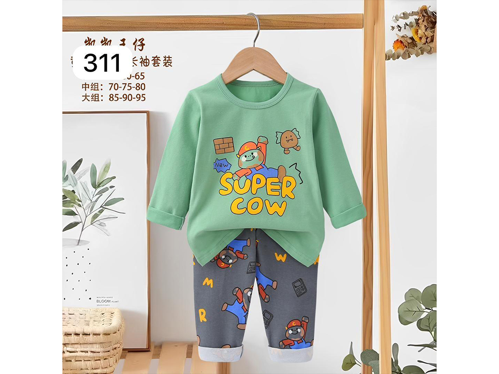 بلوز و شلوار راحتی پسرانه سبز رنگ طرح گاو قهرمان