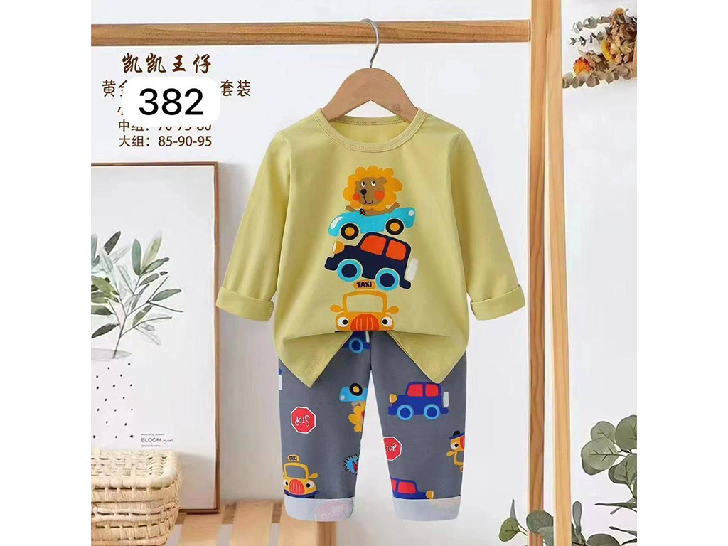 بلوز و شلوار راحتی پسرانه سبز کمرنگ طرح شیر و ماشین