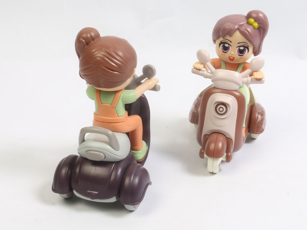 دختر موتور سوار تک چرخ زن قدرتی اسباب بازی