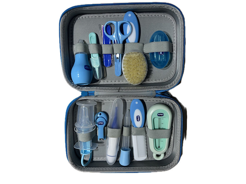 ست بهداشتی با ناخن گیر  12 عددی  نوزادی چیکو chicco