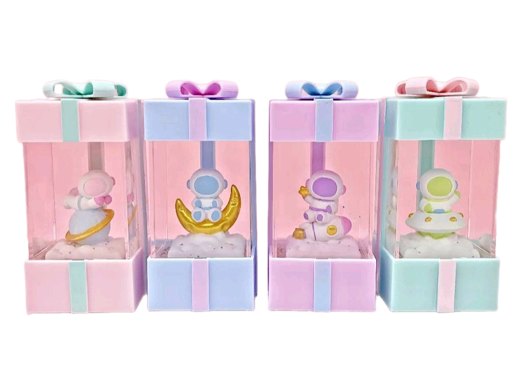 گوی موزیکال و چراغدار طرح فضانورد کادویی