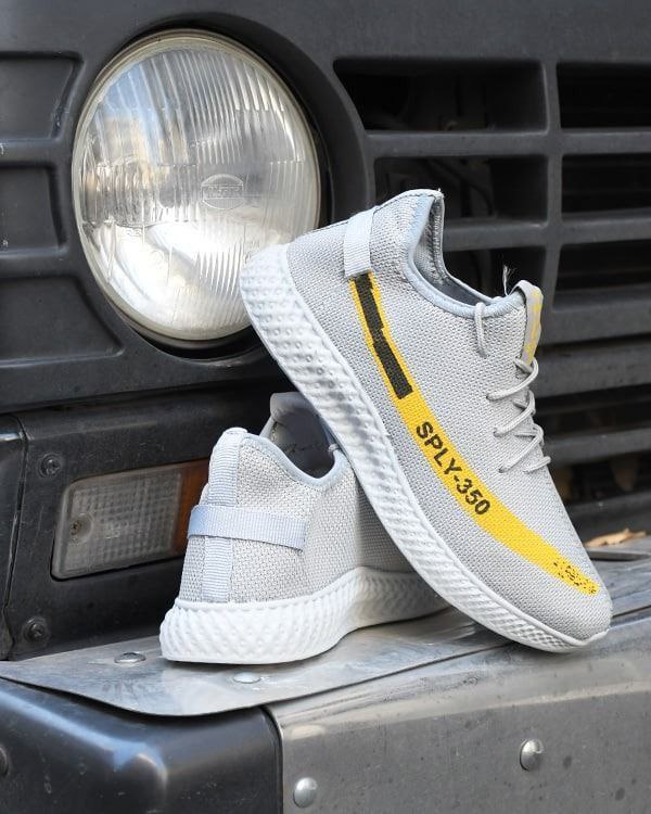 حراج  ویژه ست کفش اسپرت بافت مردانه و زنانه بسیار به صرفه رنگ طوسی زرد باارسال رایگان