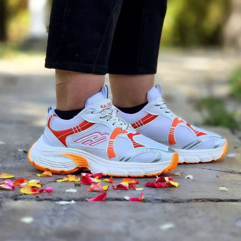 فروش ویژه کفش اسپرت دخترانه زنانه مدل بالنسیاگا  یه کار فوق العاده شیک رنگ سفید نارنجی باارسال رایگان