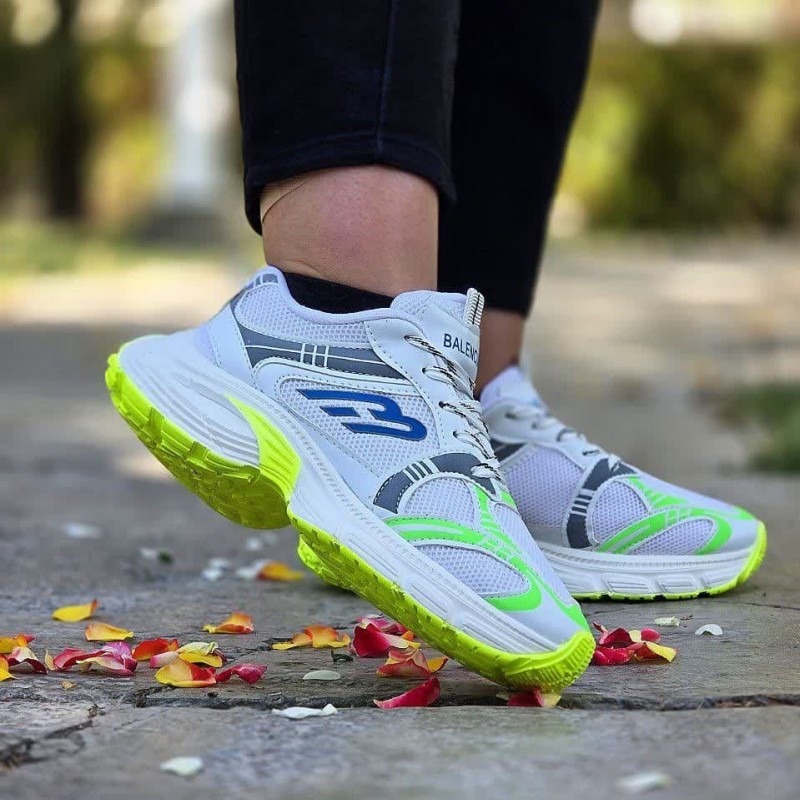 فروش جذاب کفش اسپرت دخترانه زنانه مدل بالنسیاگا  ویژه افراد خوش سلیقه رنگ سفید  سبز  باارسال رایگان