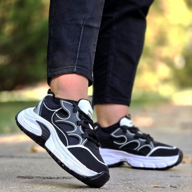 فروش ویژه کفش اسپرت زنانه دخترانه مدل بالنسیاگا فوق العاده جذاب و زیبا رنگ مشکی سفید باارسال رایگان