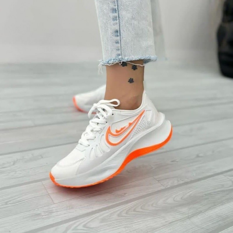 حراااج فوق العاده  کفش اسپرت نایک زنانه دخترانه بسیار شیک وخوش پا رنگ سفید نارنجی با ارسال رایگان