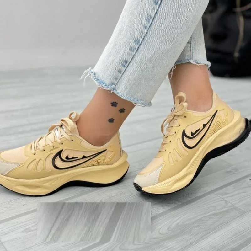 فروش خاص کفش اسپرت نایک زنانه دخترانه ویژه خانم های شیک پسند رنگ کرم مشکی با ارسال رایگان