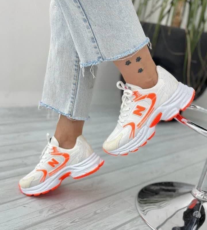 فروش بینظیر کفش اسپرت زنانه دخترانه مدل نیوبالانس به روز و بادوام رنگ سفید نارنجی  با ارسال رایگان