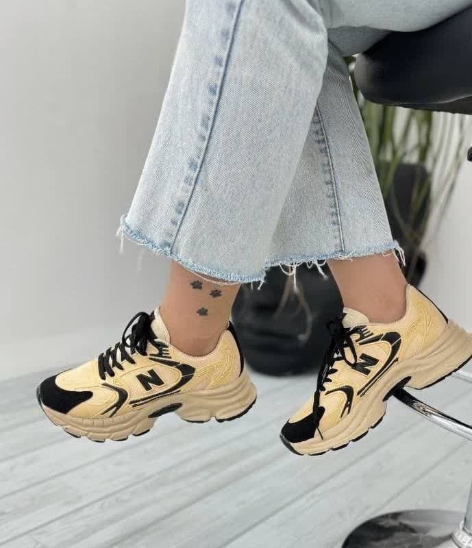 فروش فوق العاده کفش اسپرت زنانه دخترانه مدل نیوبالانس جدید و زیبا رنگ کرم مشکی  با ارسال رایگان