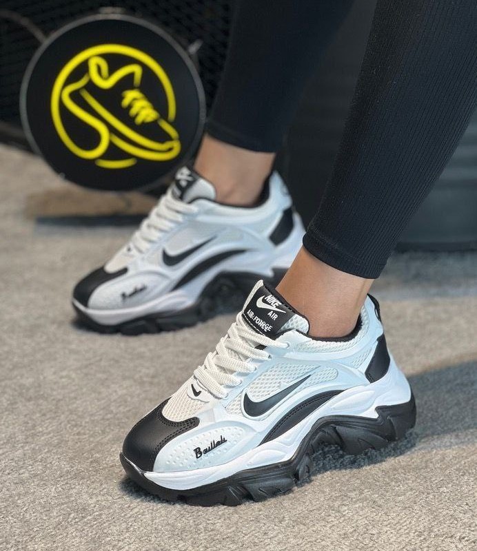 تخفیف  ویژه کفش اسپرت دخترانه مدل نایک زیره پیو رنگ سفید مشکی باارسال رایگان