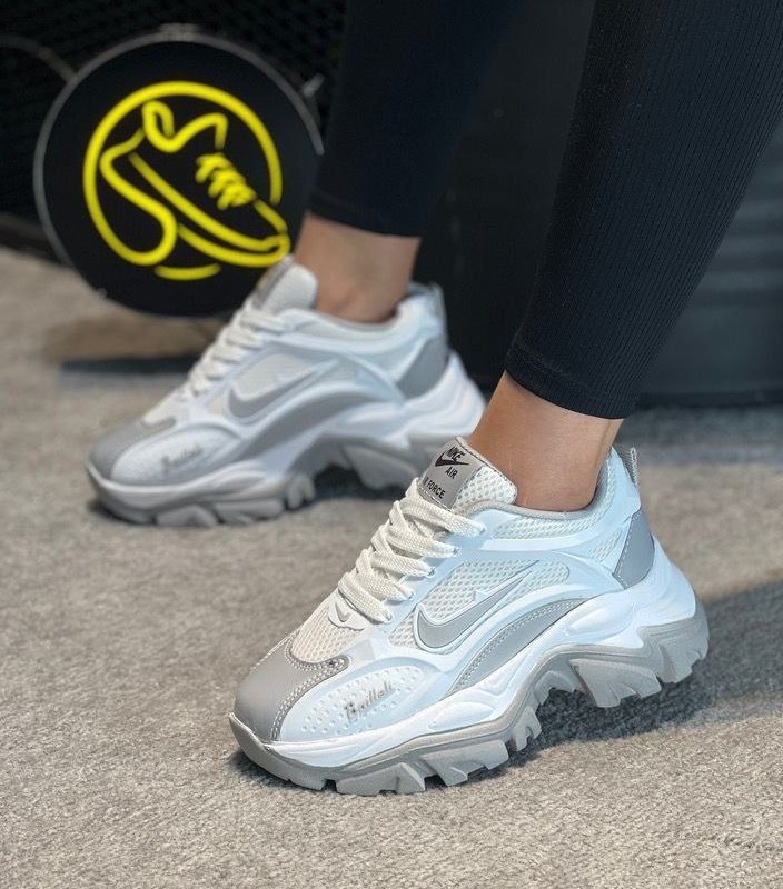 فروش واقعی کفش اسپرت دخترانه زنانه مدل نایک بسیار زیبا رنگ سفید طوسی باارسال رایگان