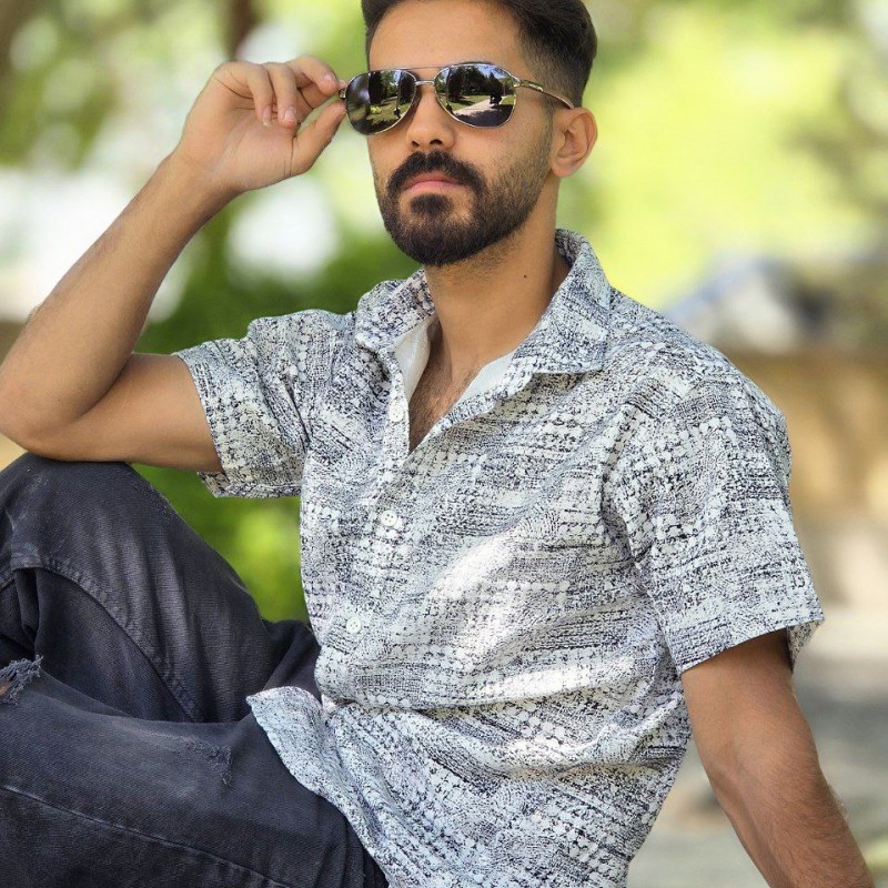 فروش فوق العاده پیراهن دکمه ای آستین کوتاه مردانه خاص و زیبا رنگ سفید با ارسال رایگان