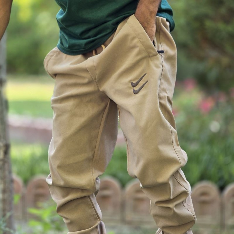 حرااااجی شلوار اسلش نایک مردانه پسرانه جیب زیپ دار  یه مدل پرفروش و خاص رنگ کرم  با ارسال رایگان