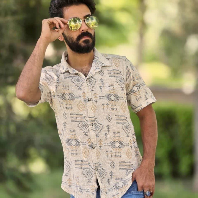 آفر ویژه  پیراهن دکمه ای آستین کوتاه مردانه پسرانه شیک و ویژه رنگ کرم  با ارسال رایگان