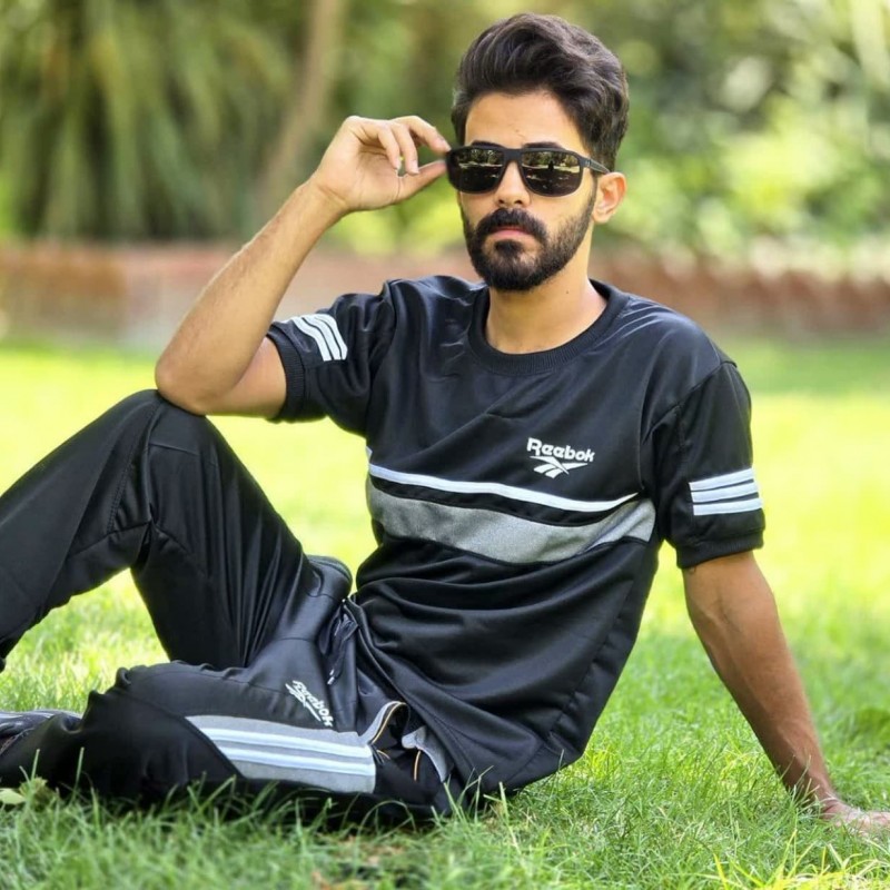 فروش فوق العاده و جذاب ست تیشرت و شلوار مردانه پسرانه طرح ریبوک بسیار باکیفیت رنگ مشکی   باارسال رایگان