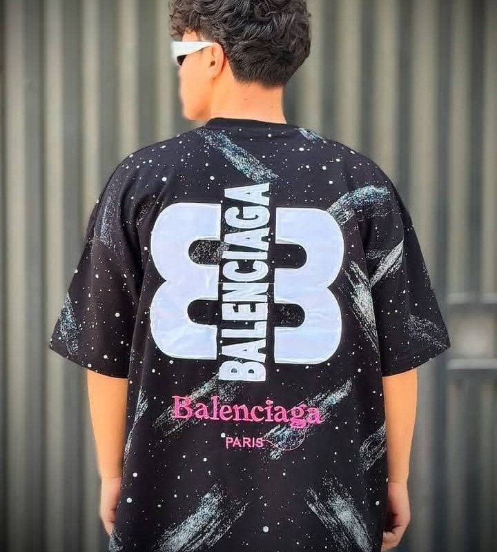 تخفیف خاص  تیشرت باکسی طرح بالنسیاگا باکیفیتی عالی و مقاوم رنگ مشکی  با ارسال رایگان
