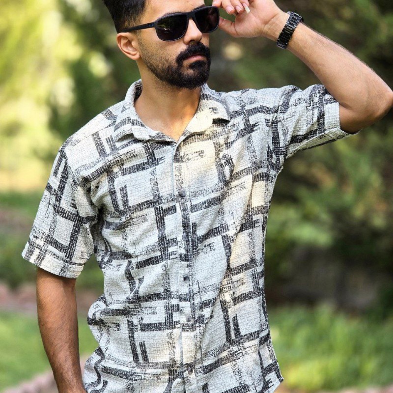 حراج عالی پیراهن دکمه ای آستین کوتاه مردانه پسرانه جذاب و خاص رنگ سفید مشکی  با ارسال رایگان