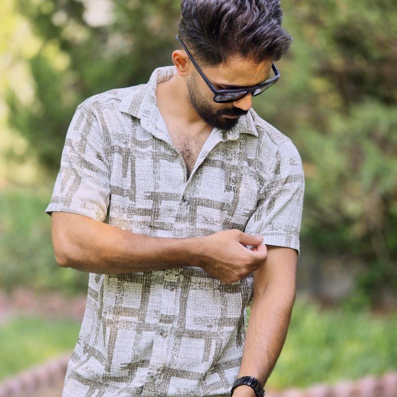 فروش ویژه پیراهن دکمه ای آستین کوتاه مردانه پسرانه جدید و با کیفیت رنگ سفیدطوسی  با ارسال رایگان