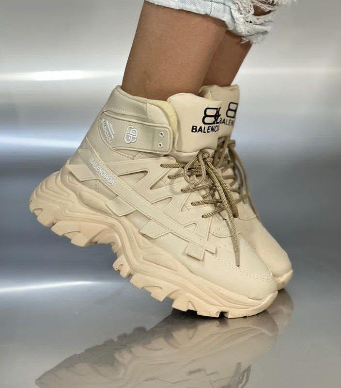 خرید اینترنتی کفش اسپرت زنانه دخترانه مدل بالنسیاگا در رنگبندی طبی  با ارسال رایگان رنگ کرمی