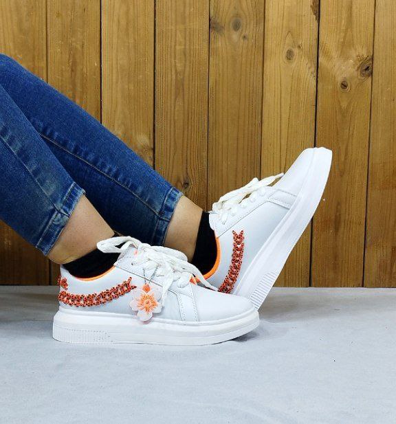 حراج ویژه کفش اسپرت ونس گندمی دخترانه بادوام و با کیفیت سفید نارنجی   با ارسال رایگان