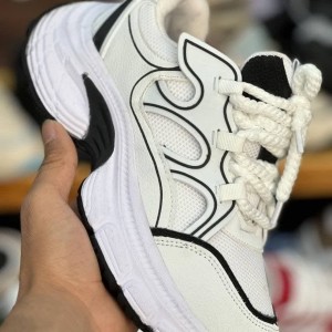 حراج خاص کفش اسپرت زنانه دخترانه مدل بالنسیاگا ویژه خانم های خوش استایل رنگ سفید زیره مشکی باارسال رایگان