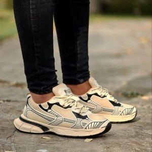 حراج  استثنایی کفش اسپرت مردانه پسرانه مدل بالنسیاگا یه مدل شیک و خاص رنگ کرمی سفید مشکی  باارسال رایگان