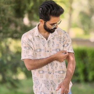تخفیف استثنایی  پیراهن دکمه ای آستین کوتاه مردانه پسرانه  جذاب و راحت رنگ مشکی  با ارسال رایگان