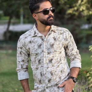 فروش عااالی  پیراهن پاییزه دکمه ای آستین دار مردانه جدید و خاص رنگ سفید زیتونی با ارسال رایگان
