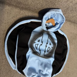 فروش بی نظیر هودی مردانه پسرانه مدل بالنسیاگا بادوام و مقاوم  رنگ آبی مشکی باارسال رایگان