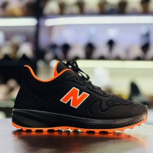 تخفیف بی نظیر کفش کتونی اسپرت مردانه پسرانه مدل نیوبالانس جدید و جذاب  رنگ مشکی نارنجی باارسال رایگان