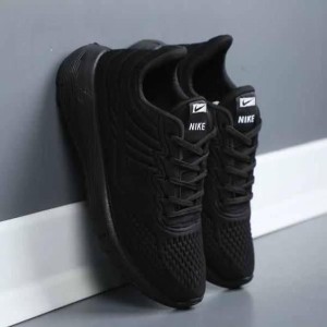 تخفیف بی نظیر کفش کتونی اسپرت نایک مردانه پسرانه سبک و راحت رنگ مشکی سبز  با ارسال رایگان