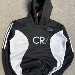 فروش استثنایی هودی مردانه پسرانه مدل CR7 دوخت ظریف و شیک رنگ مشکی سفید باارسال رایگان