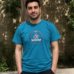 فروش هیجان انگیز  تیشرت مردانه طرح پرادا  یه مدل پرطرفدار رنگ آبی  با ارسال رایگان