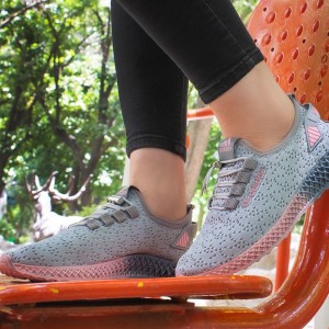 حراج کفش بافت زنانه و دخترانه   شیک و راحت رنگ طوسی گلبهی   با ارسال رایگان