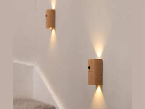خرید چراغ دیواری سنسور حرکتی قابل شارژ چوبی Auraglow Wooden Rechargeable Motion Sensor Wall Light TAIGA
